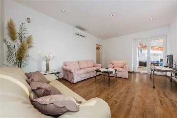 Stone Villa for 4–5 Guests in Supetar (Mirca)