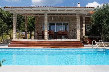 Air-Conditioned Apartment for 6 Guests in Bol