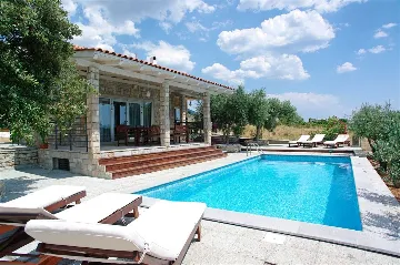 Air-Conditioned Apartment for 6 Guests in Bol