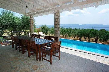 Air-Conditioned Apartment for 6 Guests in Bol