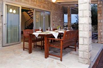 Air-Conditioned Apartment for 6 Guests in Bol