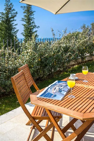 Air-Conditioned Apartment in Primošten for 4