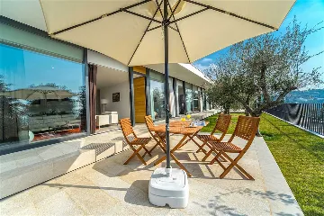 Air-Conditioned Apartment in Primošten for 4