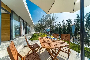 Air-Conditioned Apartment in Primošten for 4