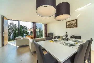 Air-Conditioned Apartment in Primošten for 4