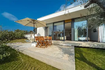 Air-Conditioned Apartment in Primošten for 4