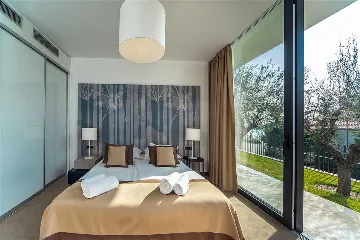 Air-Conditioned Apartment in Primošten for 4