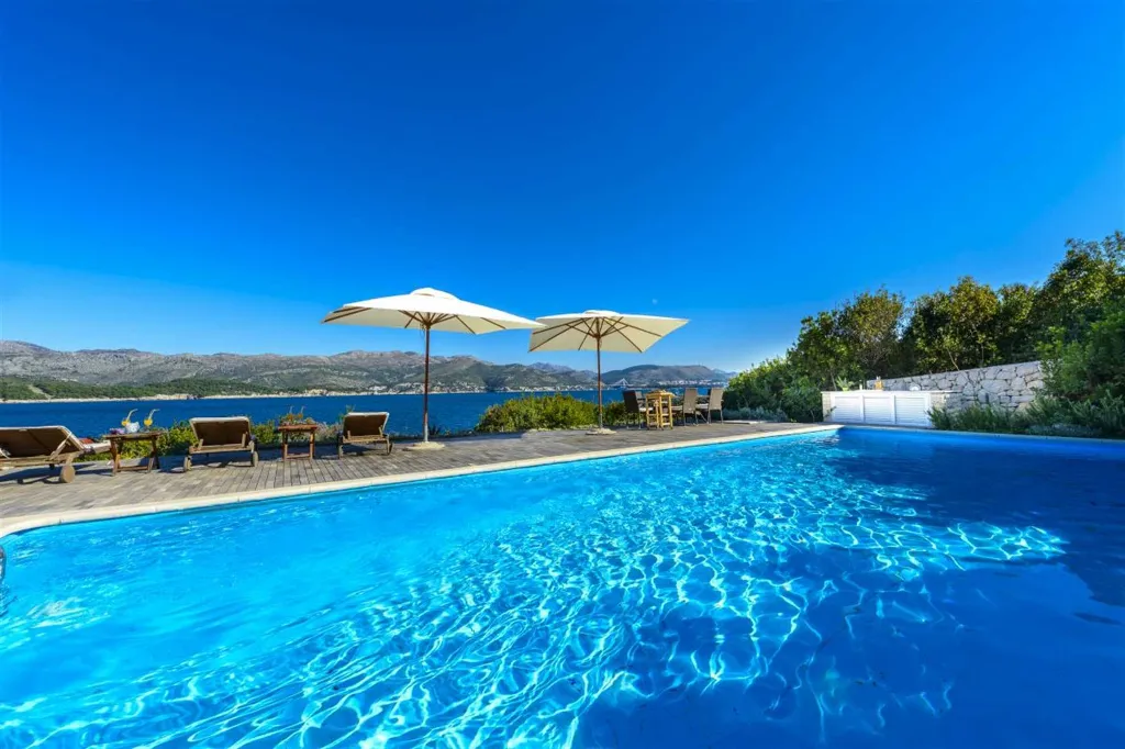 Villa with Outdoor Pool & Private Beach in Koločep