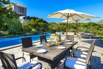 Villa with Outdoor Pool & Private Beach in Koločep