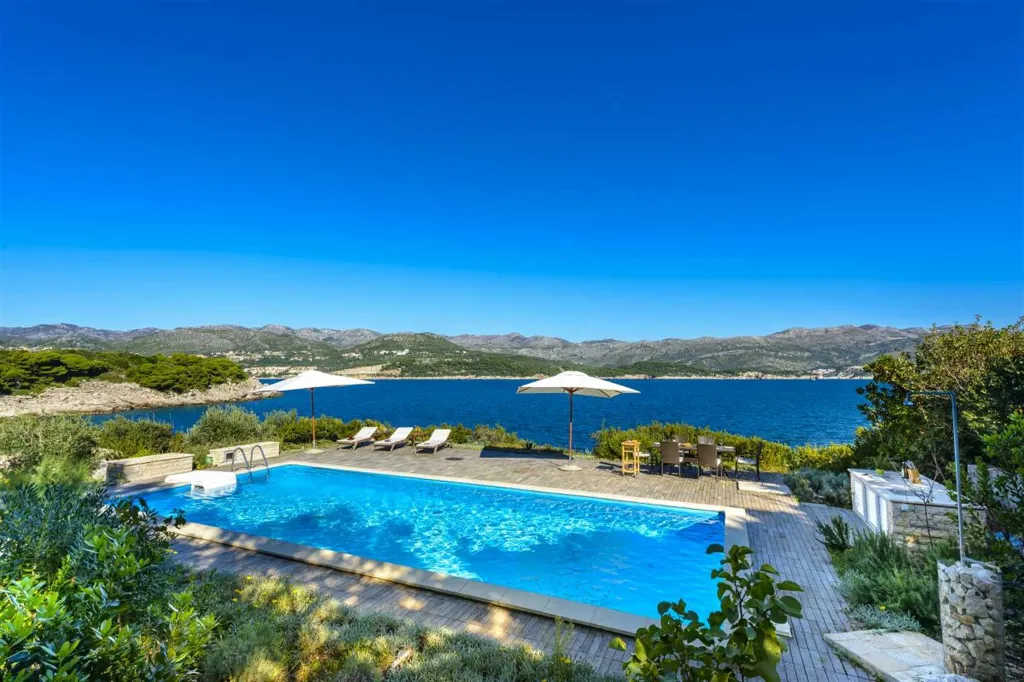 Villa with Outdoor Pool & Private Beach in Koločep