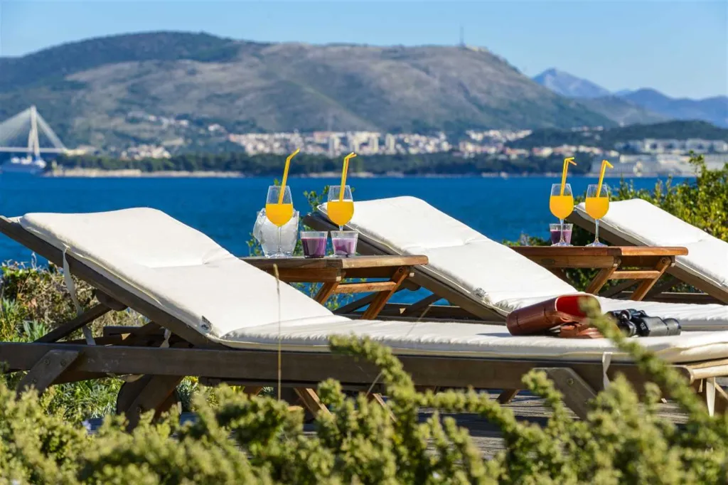 Villa with Outdoor Pool & Private Beach in Koločep