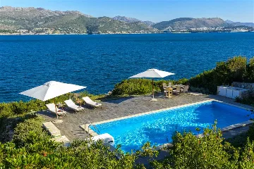 Villa with Outdoor Pool & Private Beach in Koločep