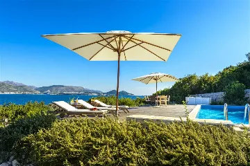 Villa with Outdoor Pool & Private Beach in Koločep