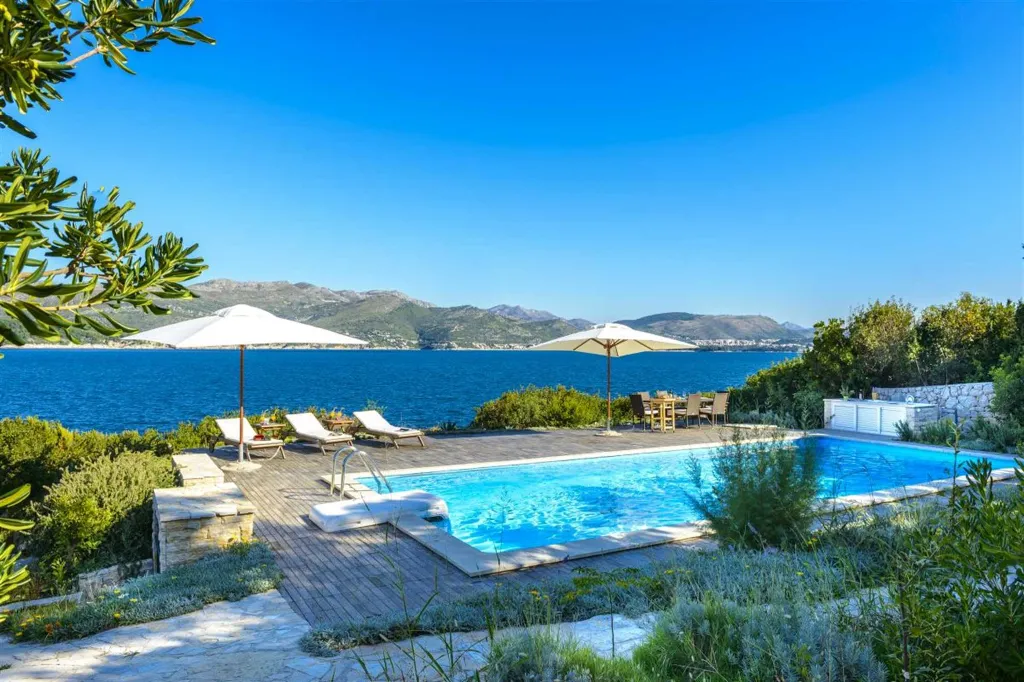 Villa with Outdoor Pool & Private Beach in Koločep
