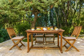 Villa with Outdoor Pool & Private Beach in Koločep