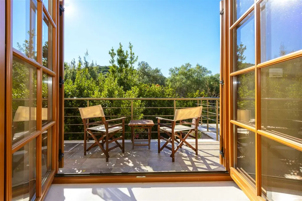 Villa with Outdoor Pool & Private Beach in Koločep