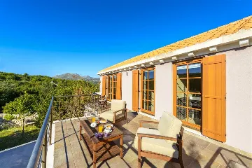 Villa with Outdoor Pool & Private Beach in Koločep