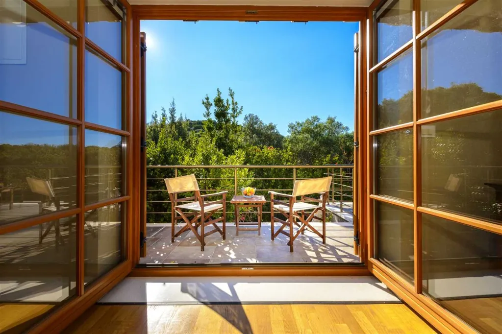 Villa with Outdoor Pool & Private Beach in Koločep