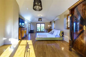 Villa with Outdoor Pool & Private Beach in Koločep