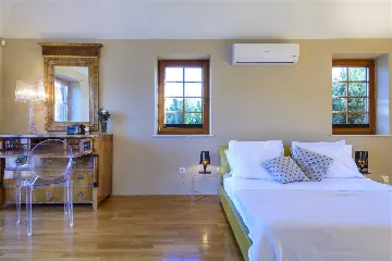 Villa with Outdoor Pool & Private Beach in Koločep