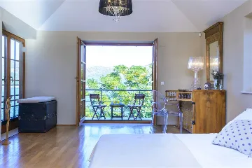 Villa with Outdoor Pool & Private Beach in Koločep