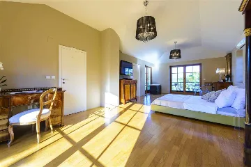 Villa with Outdoor Pool & Private Beach in Koločep