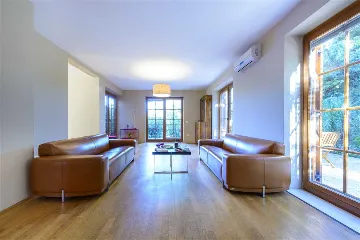 Villa with Outdoor Pool & Private Beach in Koločep