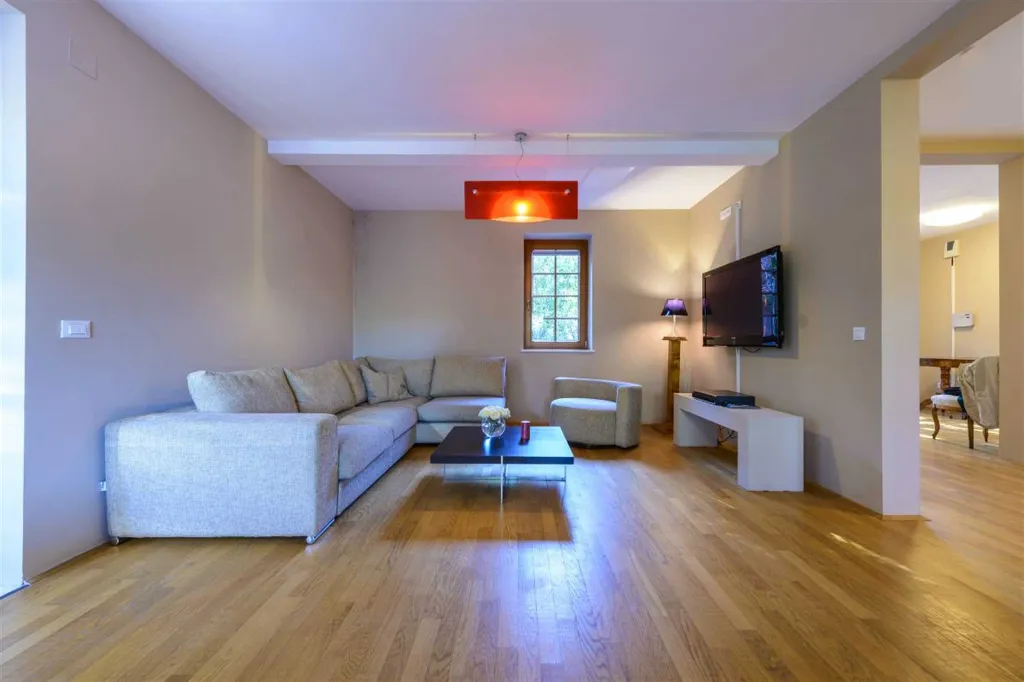 Villa with Outdoor Pool & Private Beach in Koločep
