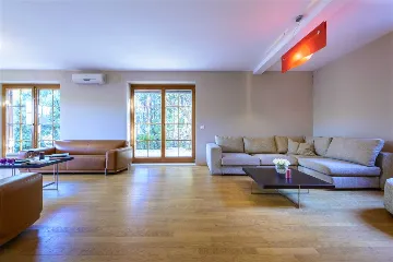 Villa with Outdoor Pool & Private Beach in Koločep