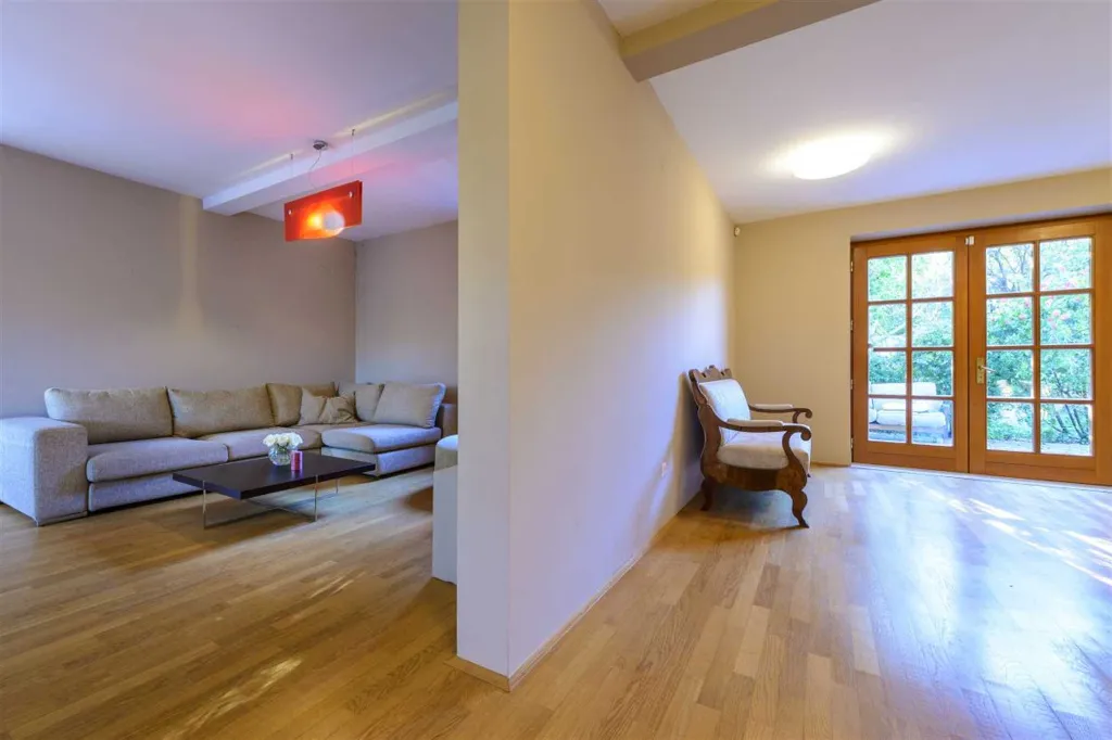 Villa with Outdoor Pool & Private Beach in Koločep