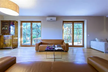 Villa with Outdoor Pool & Private Beach in Koločep