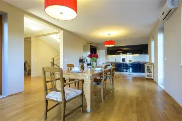 Villa with Outdoor Pool & Private Beach in Koločep