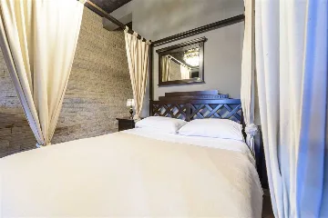 Villa with Outdoor Pool & Private Beach in Koločep