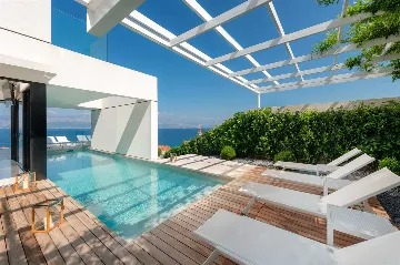 4-Bedroom Villa in Sutivan with Heated Pool