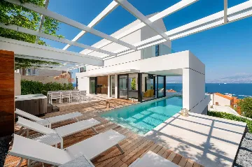 4-Bedroom Villa in Sutivan with Heated Pool