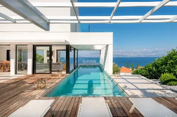 4-Bedroom Villa in Sutivan with Heated Pool