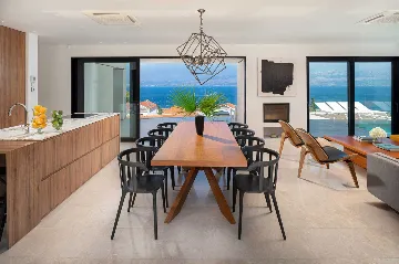 4-Bedroom Villa in Sutivan with Heated Pool