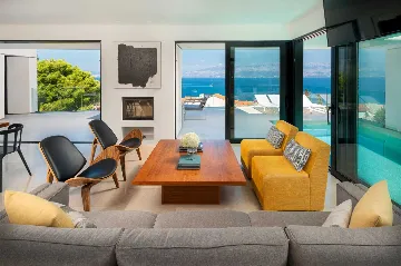 4-Bedroom Villa in Sutivan with Heated Pool