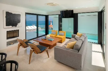 4-Bedroom Villa in Sutivan with Heated Pool