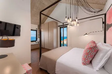 4-Bedroom Villa in Sutivan with Heated Pool