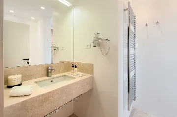 4-Bedroom Villa in Sutivan with Heated Pool