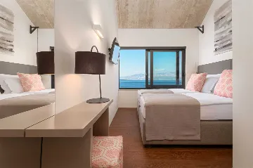 4-Bedroom Villa in Sutivan with Heated Pool