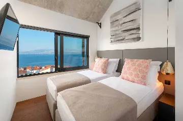 4-Bedroom Villa in Sutivan with Heated Pool