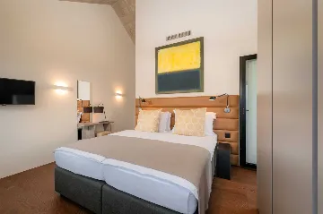 4-Bedroom Villa in Sutivan with Heated Pool