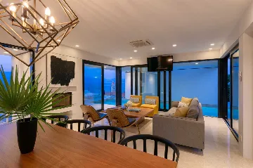 4-Bedroom Villa in Sutivan with Heated Pool