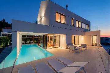 4-Bedroom Villa in Sutivan with Heated Pool