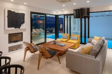 4-Bedroom Villa in Sutivan with Heated Pool