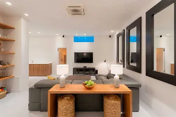 4-Bedroom Villa in Sutivan with Heated Pool