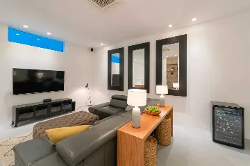 4-Bedroom Villa in Sutivan with Heated Pool