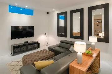 4-Bedroom Villa in Sutivan with Heated Pool